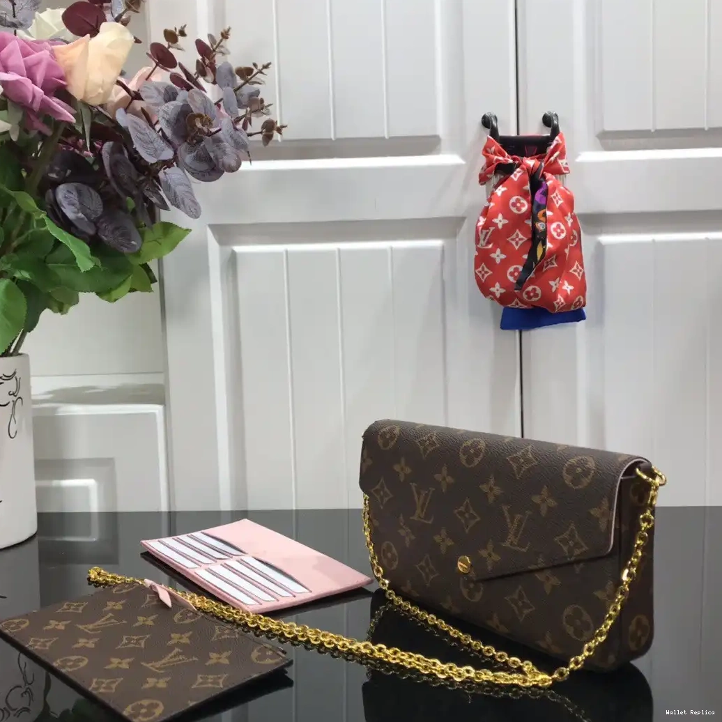 VUITTON LOUIS POCHETTE FÉLICIE 0604